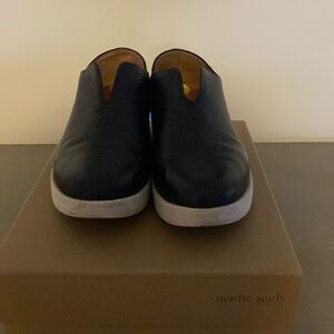 casual comfortable walking shoe by gentle souls .